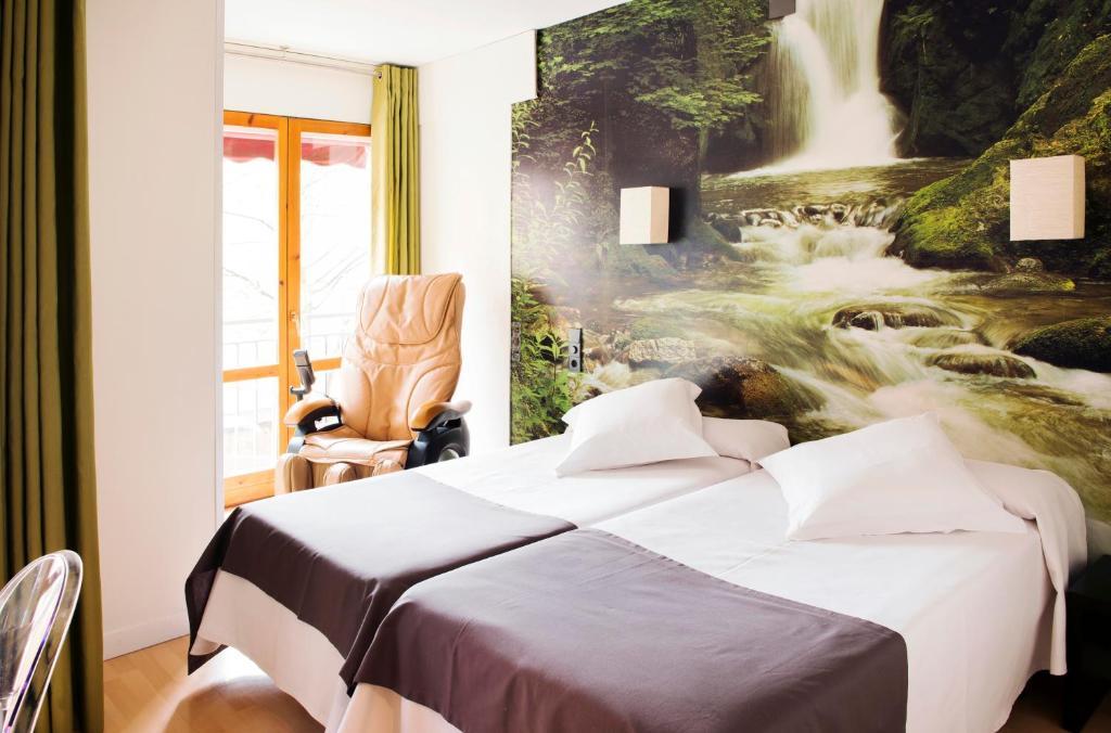 Hospedium Hostal Un Punto Chic Huesca Værelse billede