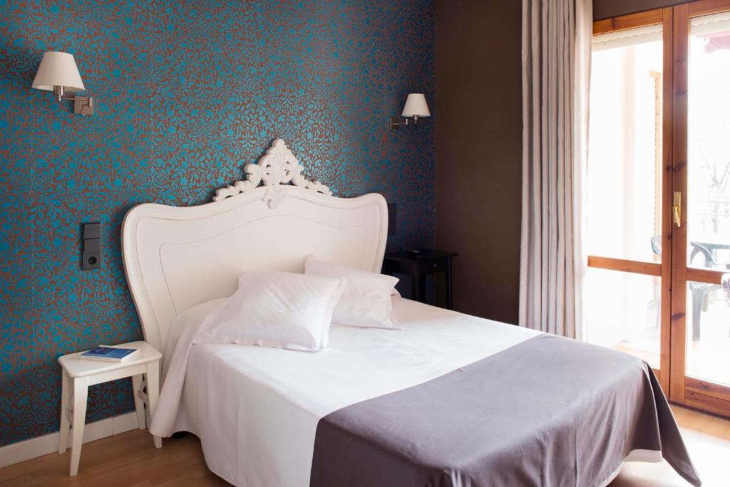 Hospedium Hostal Un Punto Chic Huesca Værelse billede