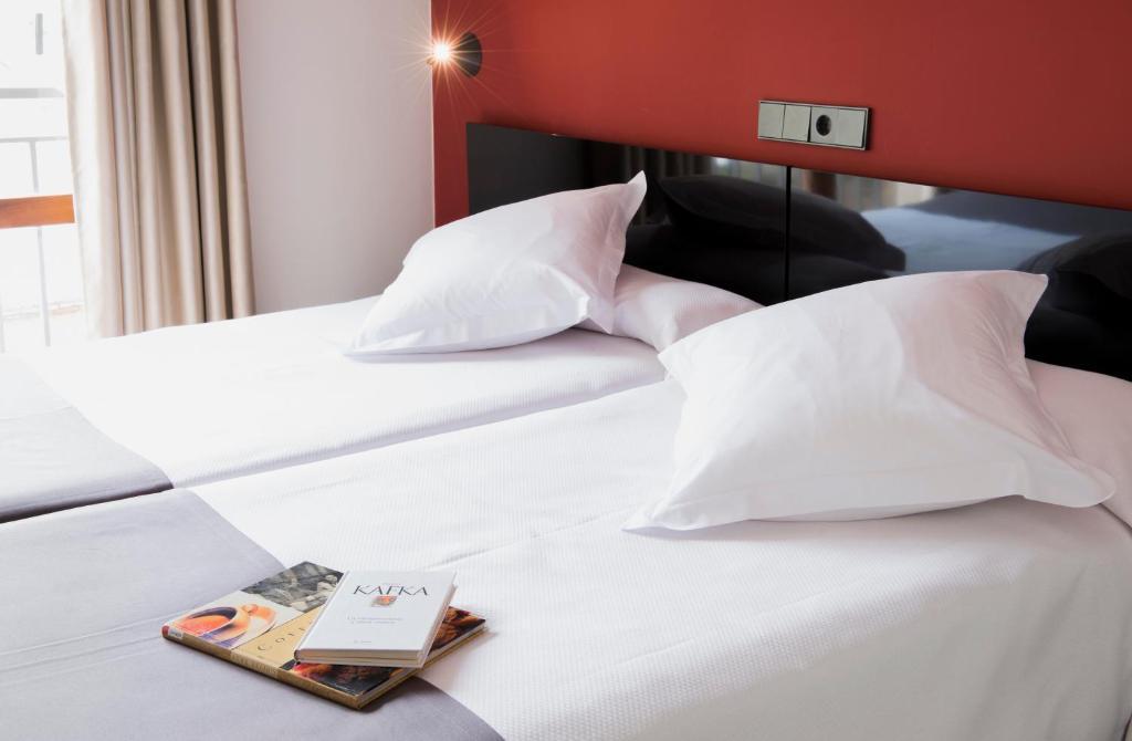 Hospedium Hostal Un Punto Chic Huesca Værelse billede