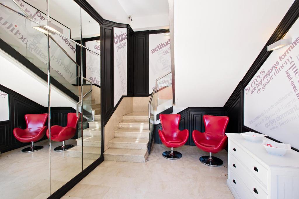 Hospedium Hostal Un Punto Chic Huesca Eksteriør billede