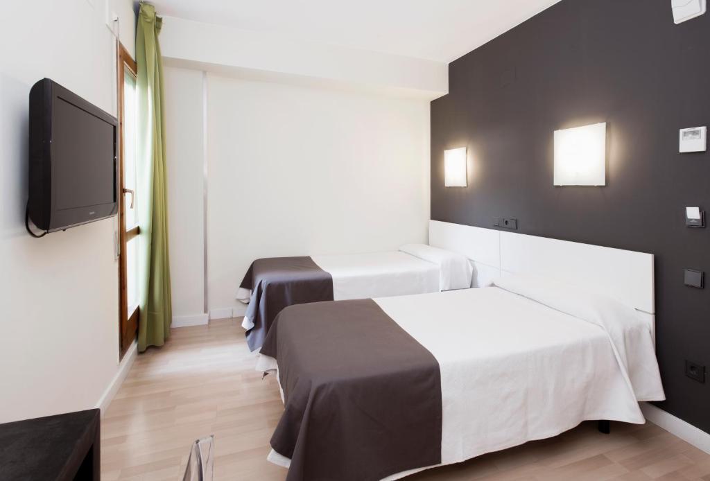 Hospedium Hostal Un Punto Chic Huesca Eksteriør billede