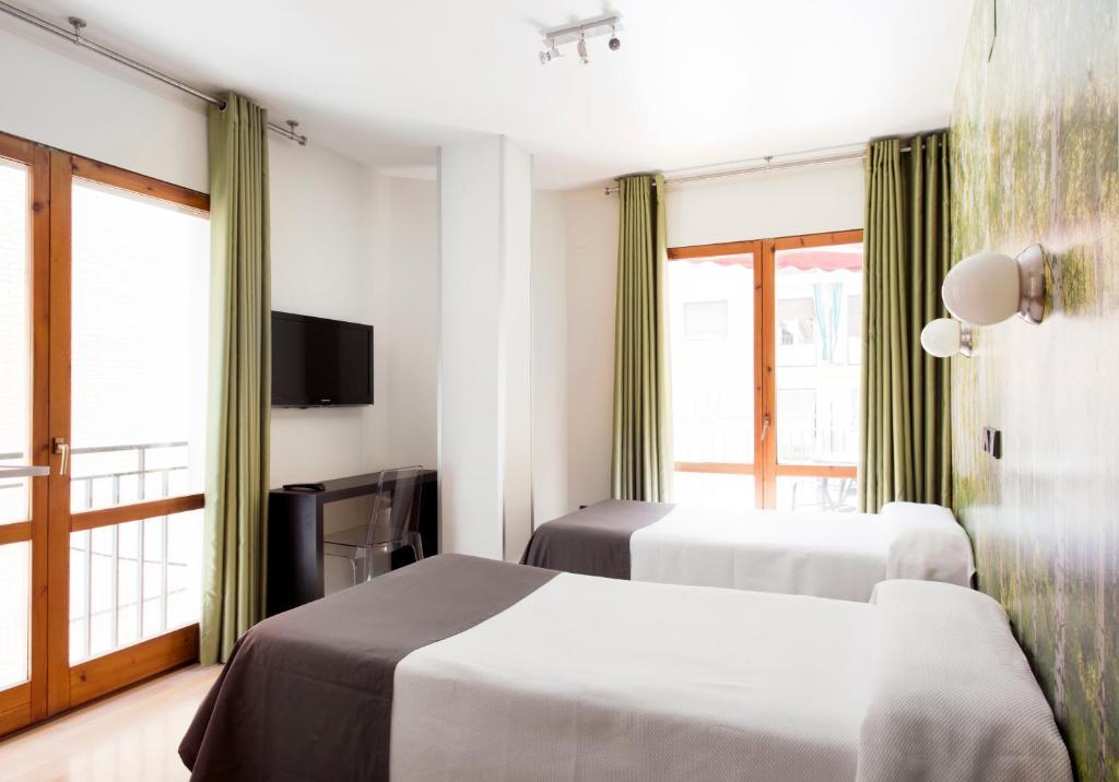 Hospedium Hostal Un Punto Chic Huesca Eksteriør billede