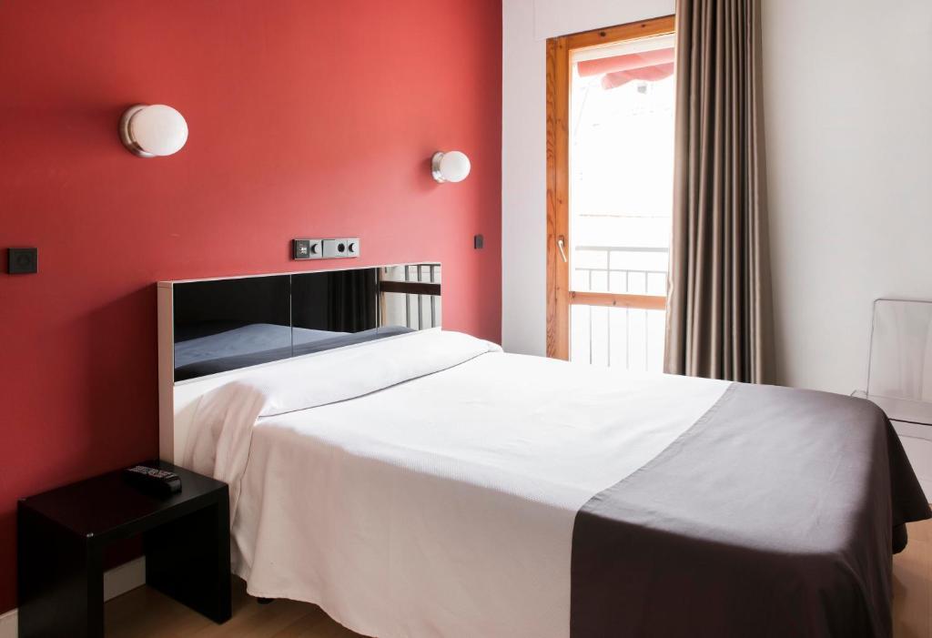 Hospedium Hostal Un Punto Chic Huesca Eksteriør billede