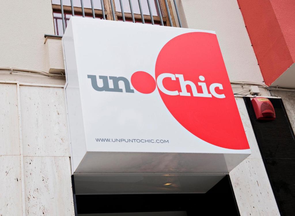 Hospedium Hostal Un Punto Chic Huesca Eksteriør billede